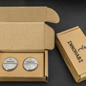 Dwie podstawki do kart w opakowaniu