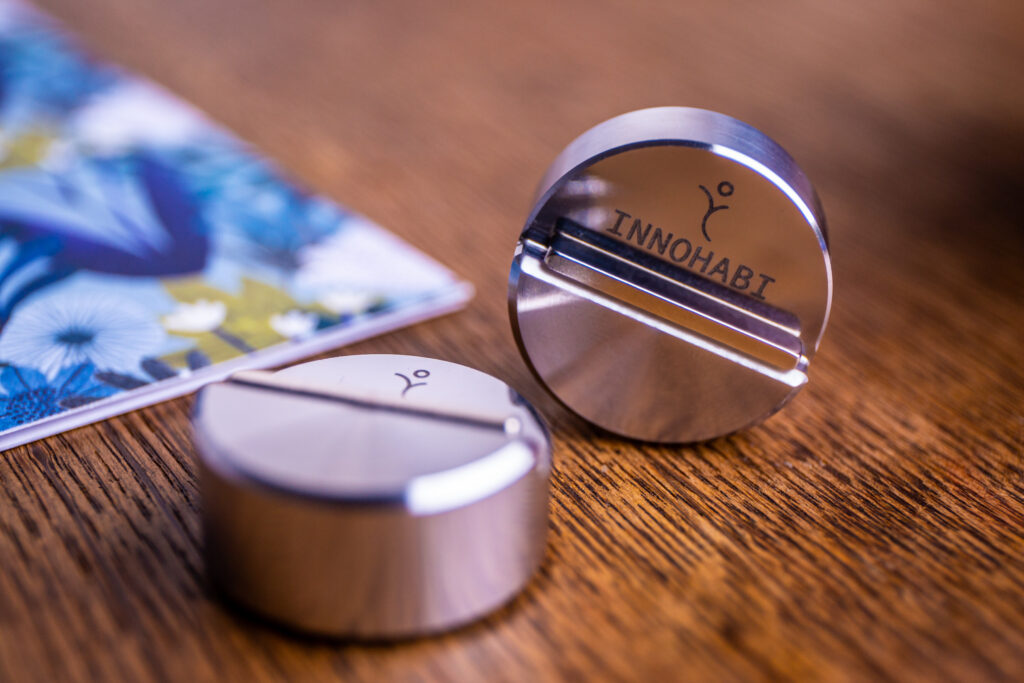 Podstawka do kart Innohabi, zbliżenie